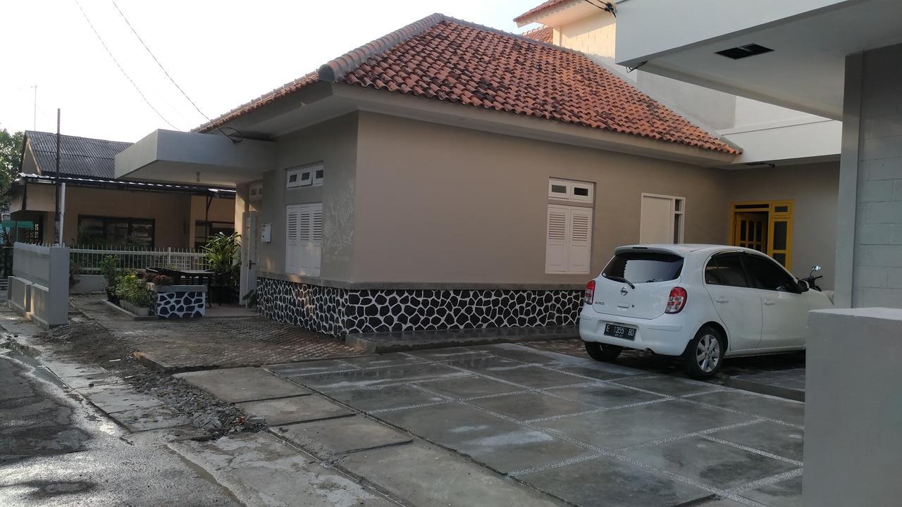Roemah Kesambi Otel Cirebon Dış mekan fotoğraf